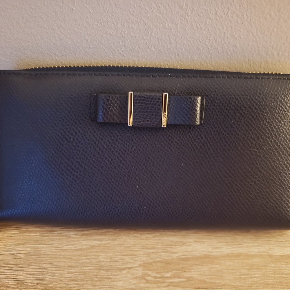Like New - Coach Darcy Navy Bow Crosshatch Accordian Zip Wallet with Gold